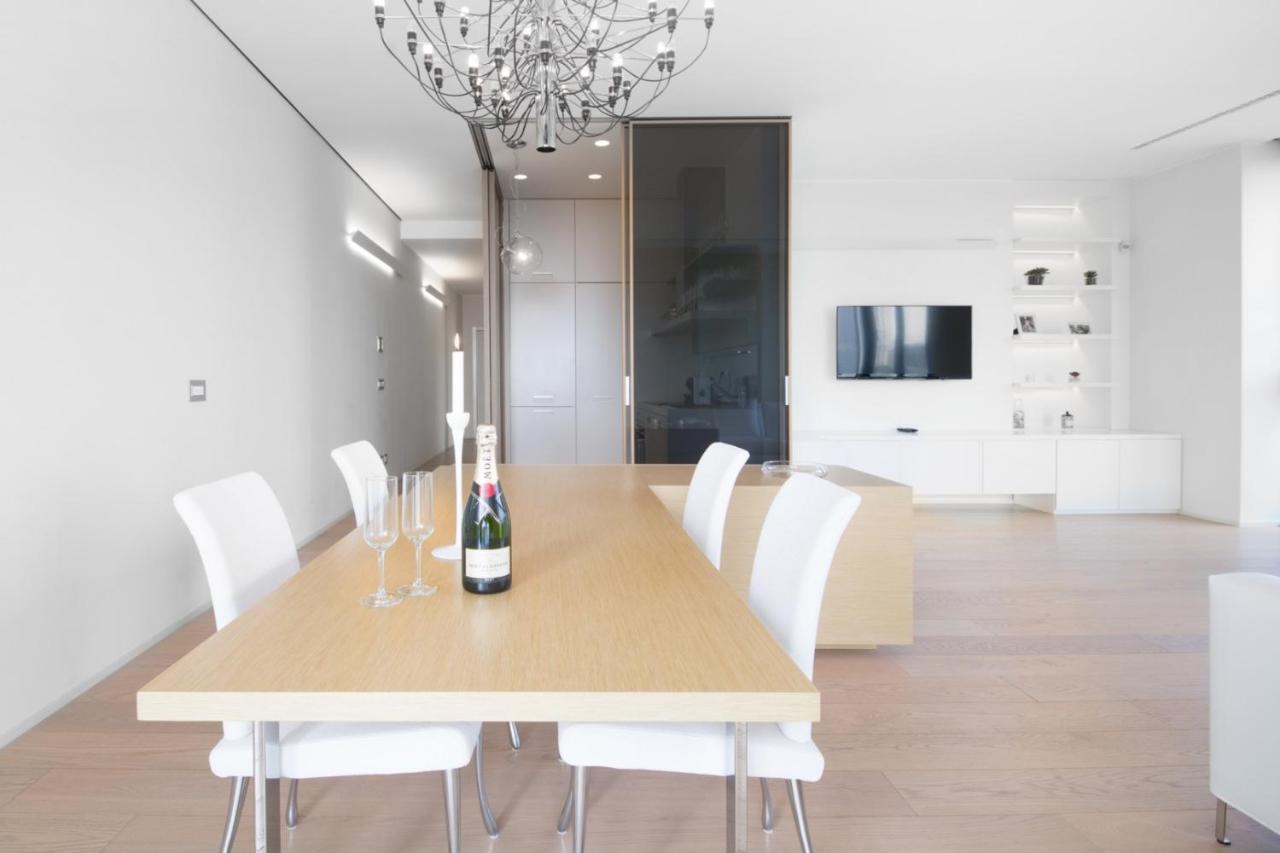 Stylish Elegant Suite In Torre Solaria With Exclusive Milan'S View Kültér fotó