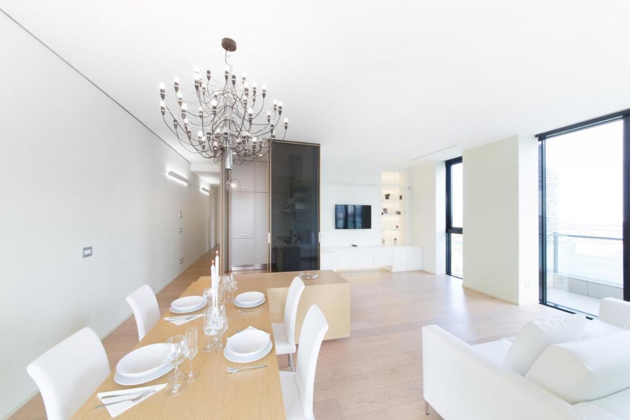 Stylish Elegant Suite In Torre Solaria With Exclusive Milan'S View Kültér fotó