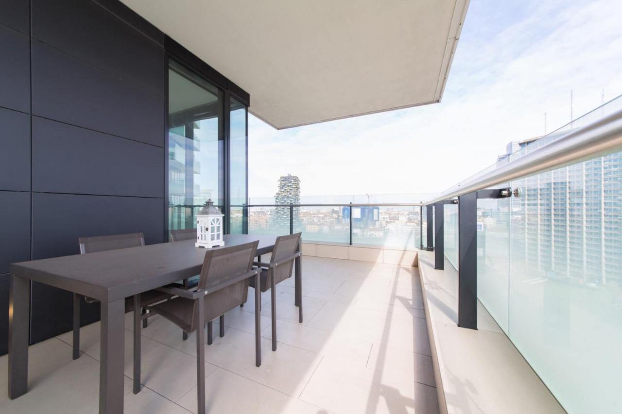 Stylish Elegant Suite In Torre Solaria With Exclusive Milan'S View Kültér fotó